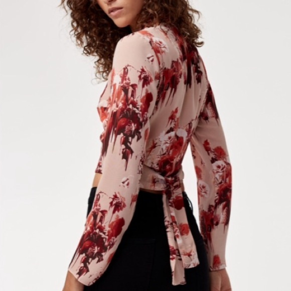 Aritzia | Talula Cropped Floral Blouse - Picture 2 of 10